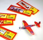 PARTIJ VLIEGEND ZWEEFVLIEGTUIGJE IN ENVELOP