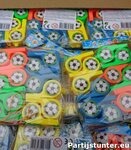 PARTIJ PLASTIC FLUITJES VOETBAL 5CM