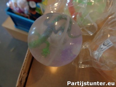 PARTIJ GROTE STUITERBAL MET WATER,GLITTER EN DINO