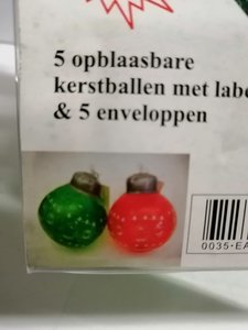 PARTIJ OPBLAASBARE KERSTBALLEN 5X MET LABEL EN 5 ENVELOPPEN 