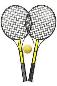 PARTIJ TENNIS 2 RACKETS MET SOFTBAL