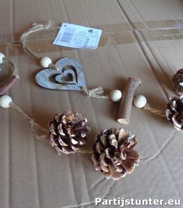 PARTIJ DECO GUIRLANDE MET DENNENAPPELS 38CM 
