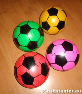 PARTIJ UITGOOI VOETBAL 21-23CM IN DIVERSE KLEUREN