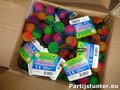 PARTIJ 2 KLEURIGE NEON STUITERBALLEN PER 6 IN NET 