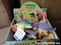 PARTIJ SQUEEZY DINOSAURUS IN DISPLAY