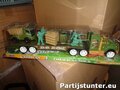 PARTIJ ARMY TRUCK MET AANHANGER 